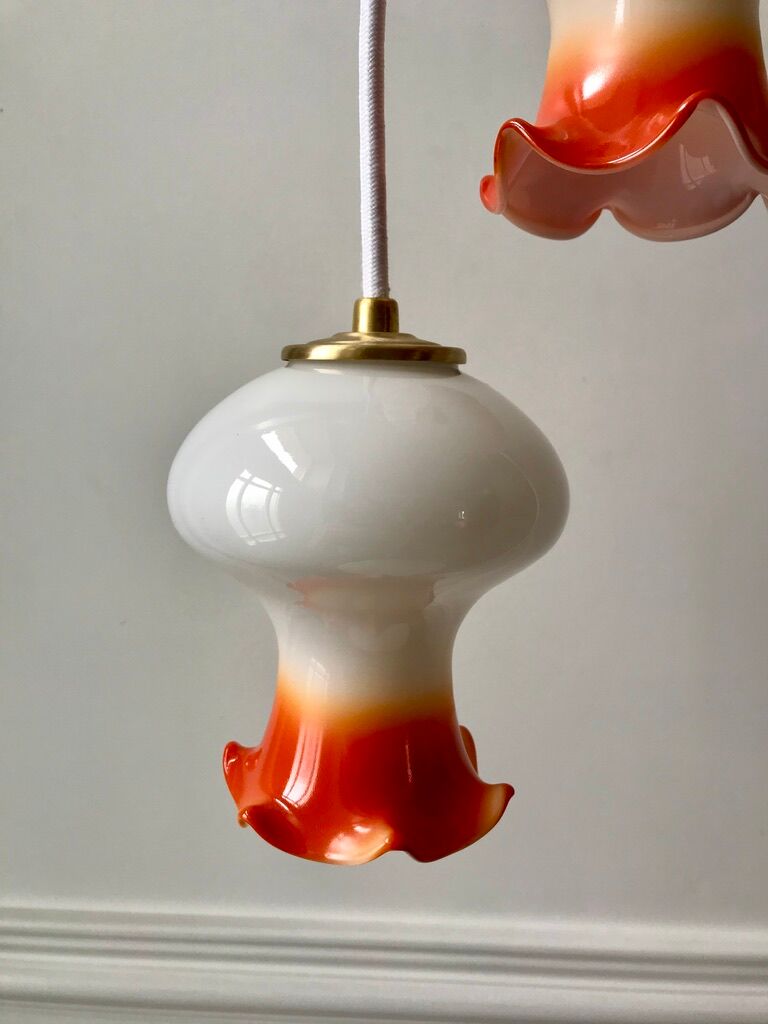 Pair of orange opaline tulips gradient white thread 70s