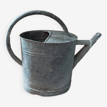 Retro galvanized metal watering can with patina dpmc 0923225