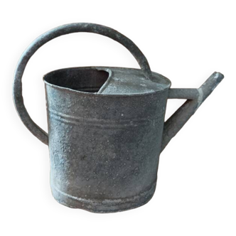 Retro galvanized metal watering can with patina dpmc 0923225