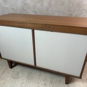 Contemporary chest of drawers