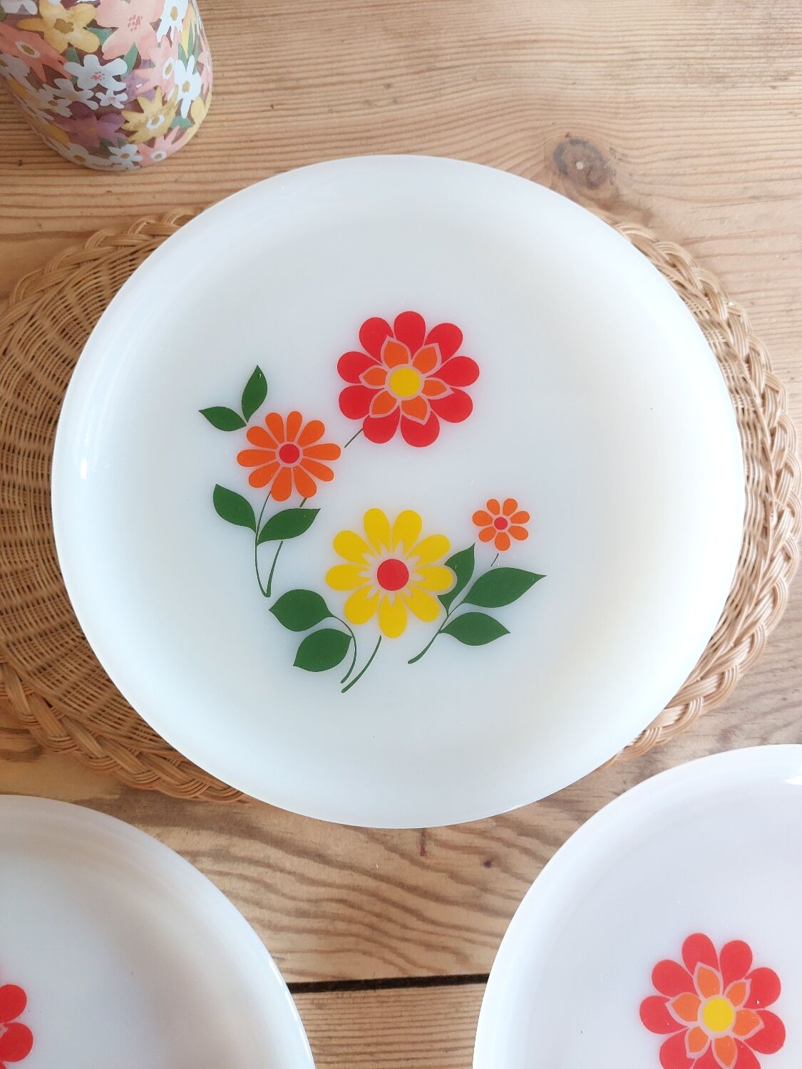 6 Arcopal 70s dessert plates