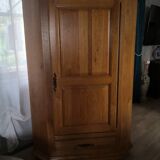 Corner cupboard