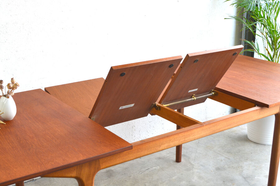 Table by McIntosh – double butterfly extensions