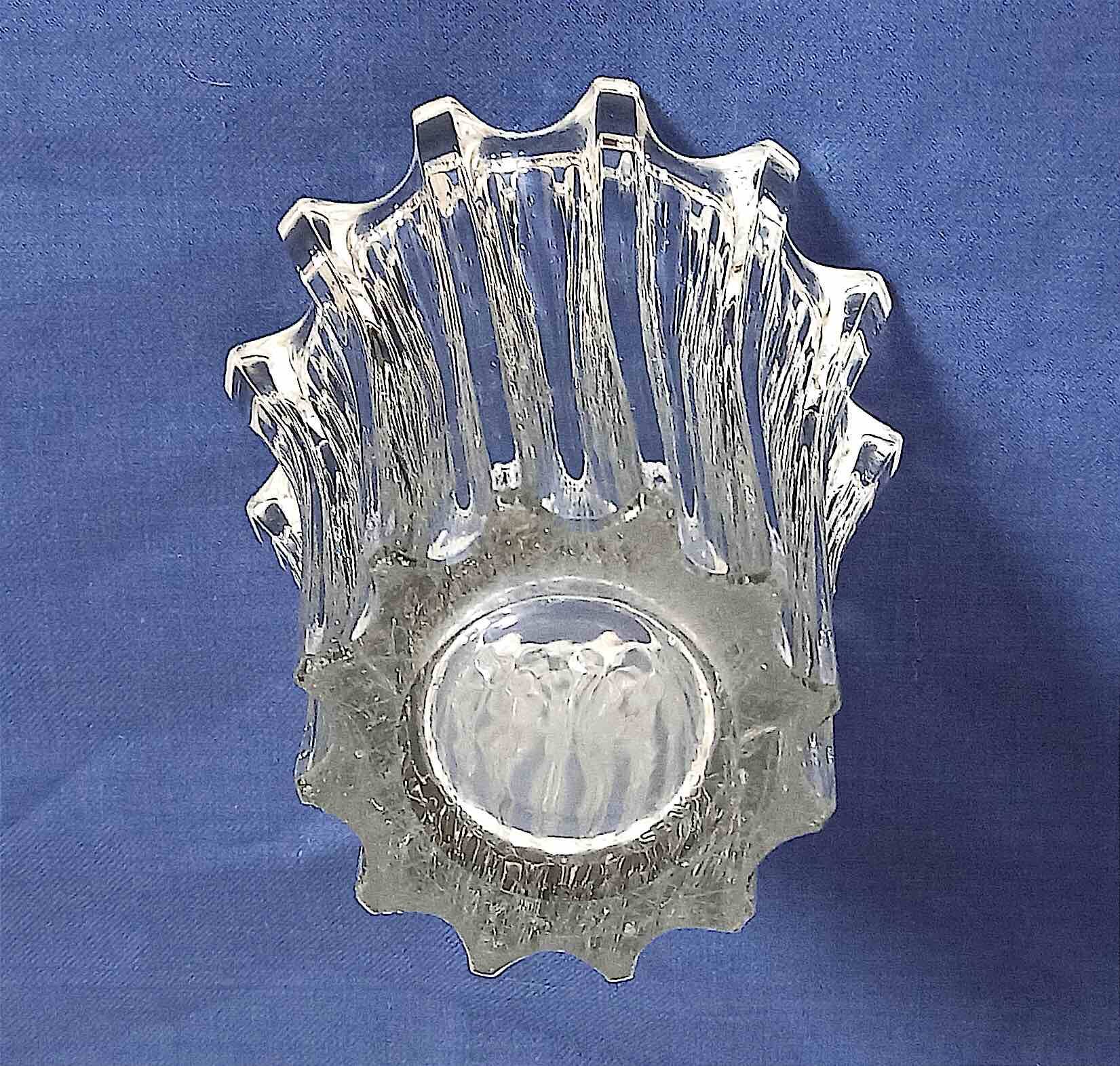 Art Deco vase Pierre D'Avesn molded glass Height 17 cm