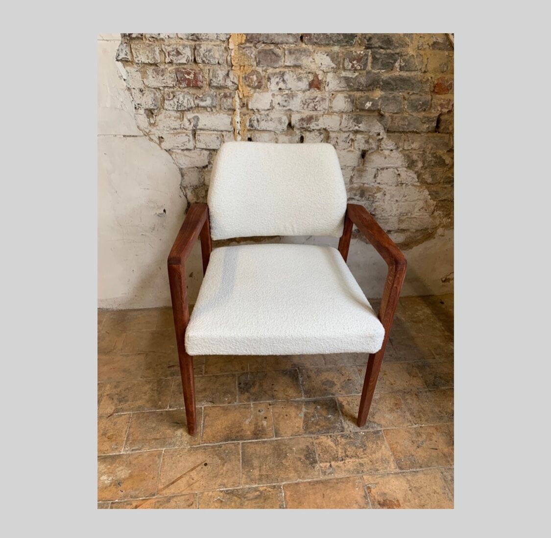 Fauteuil Mid Century bois et tissu laine bouclée
