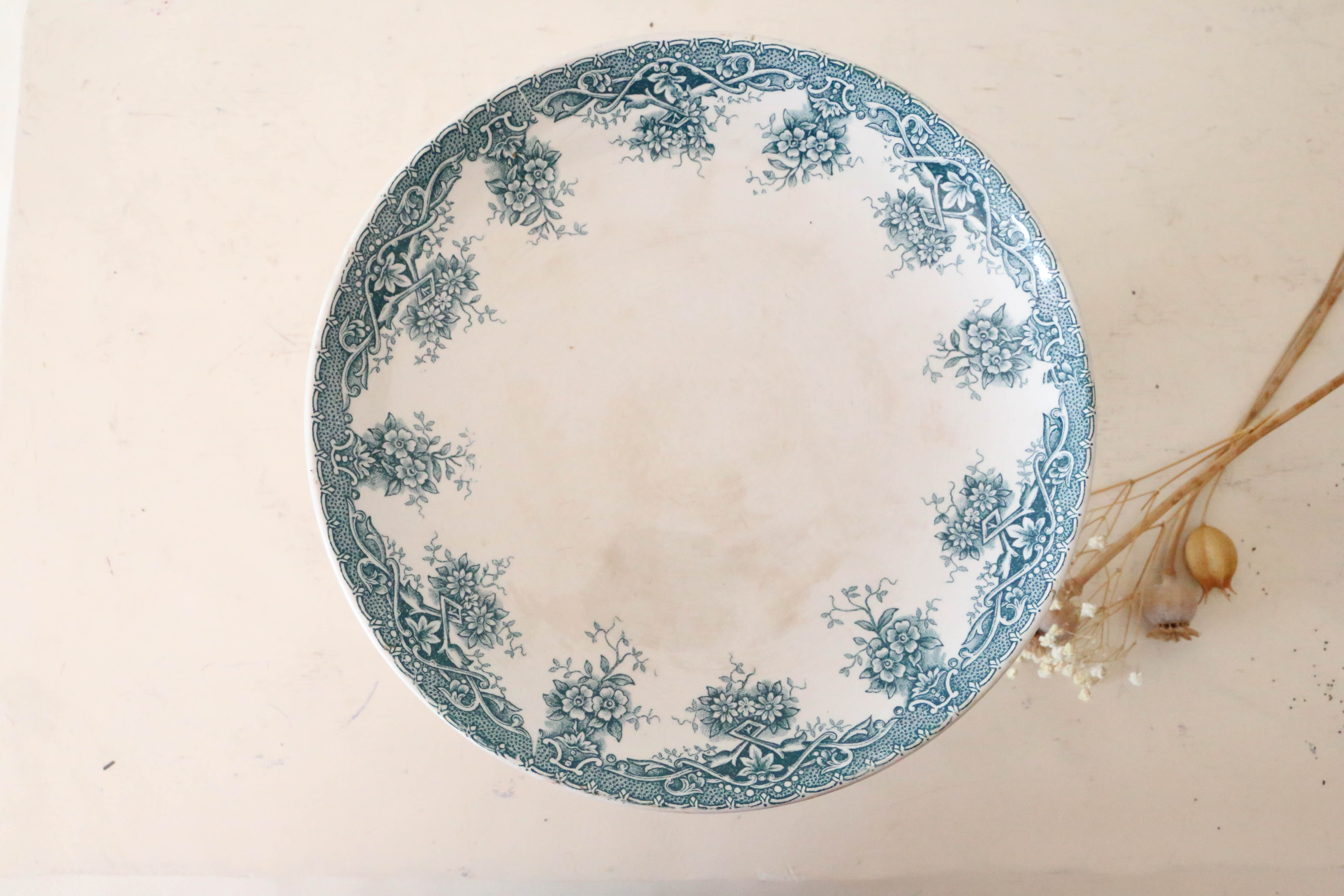 Antique ceramic compotier, Prima model of Saint Amand, French manufacture, late nineteenth