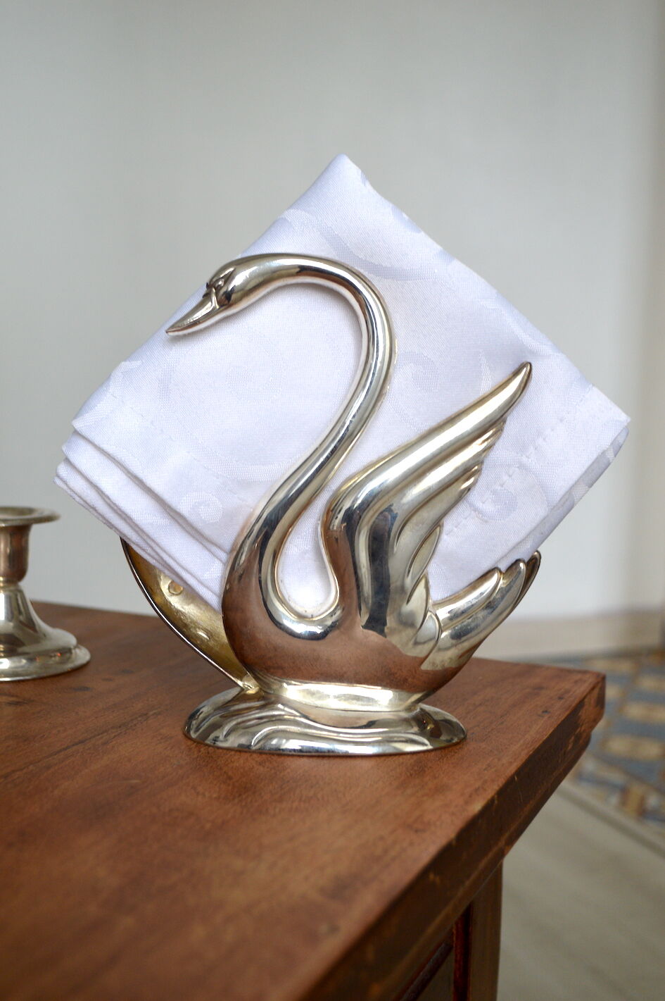 Swan letter holder