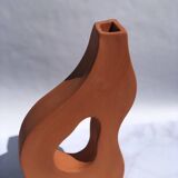 Flat vase in red earthenware, handmade by a creative craftsman