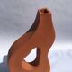 Vase plat en faïence rouge fait main artisanale creatrice