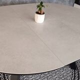 Round dining table (diam. 125 cm) in ceramic