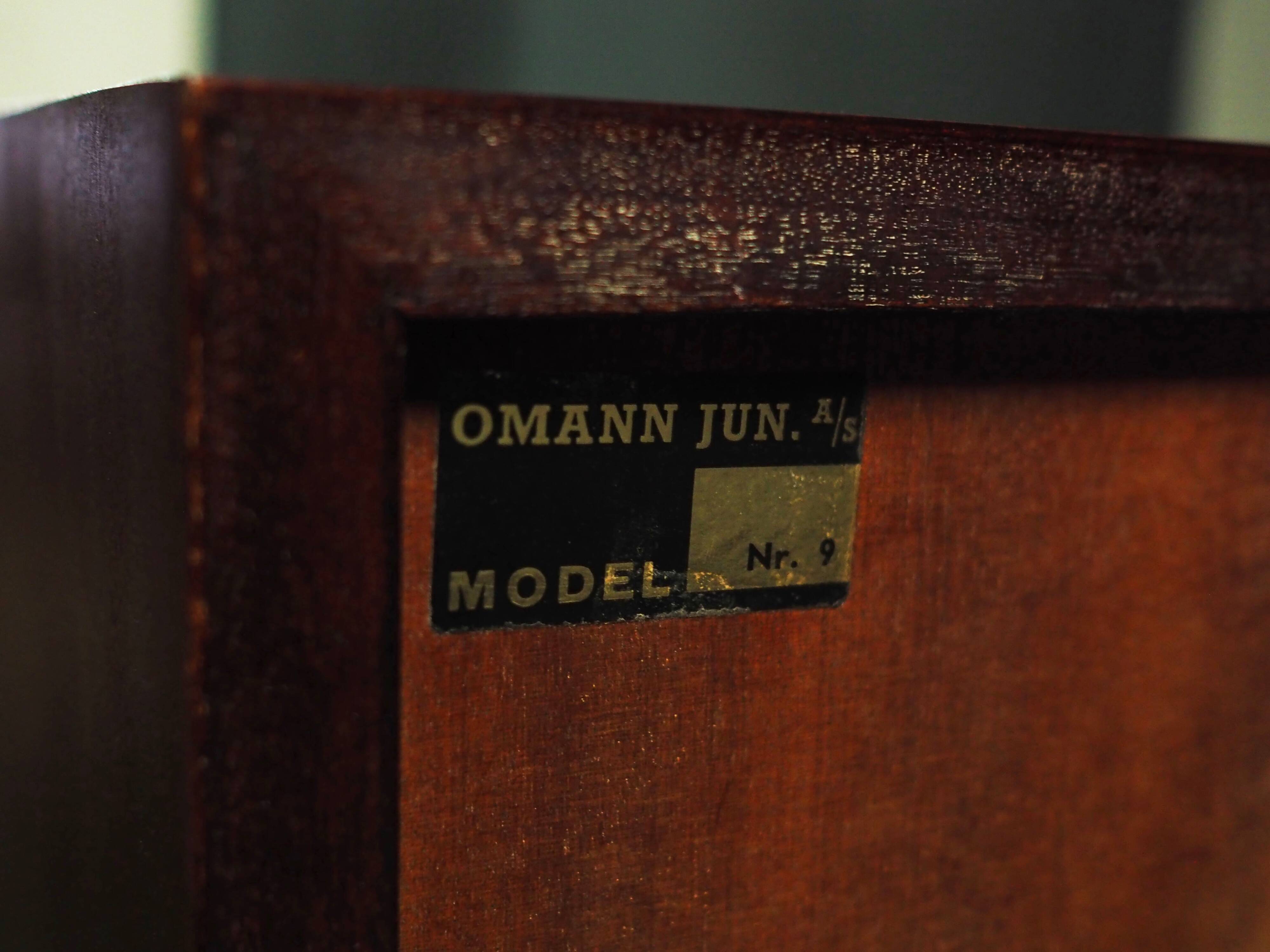 Bibliothèque danoise en acajou par Omann Jun, années 1970