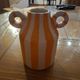 Vase orange à rayures