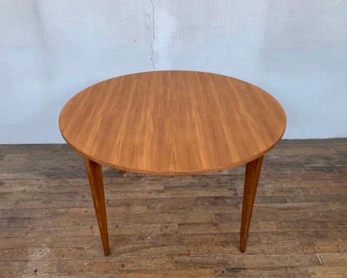 Round table in teak with vintage butterfly extension from the 1960s