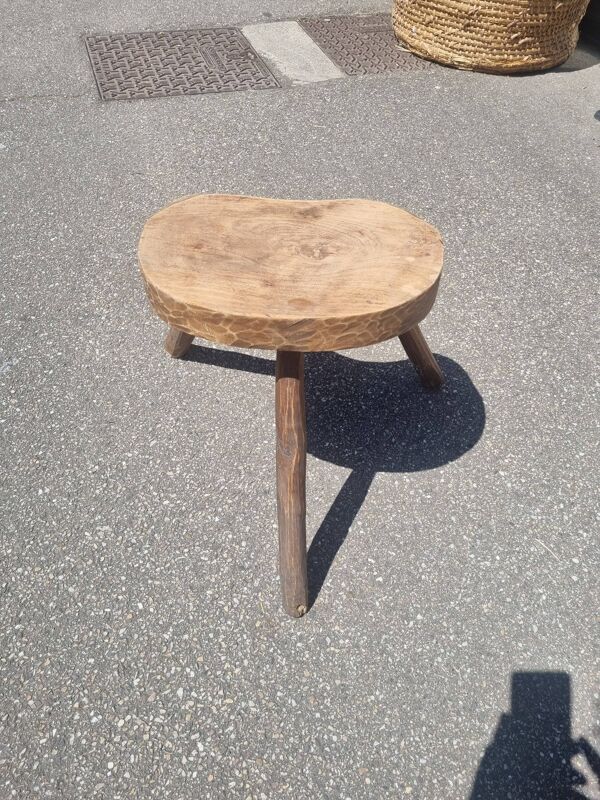 Ancien tabouret tripode en bois