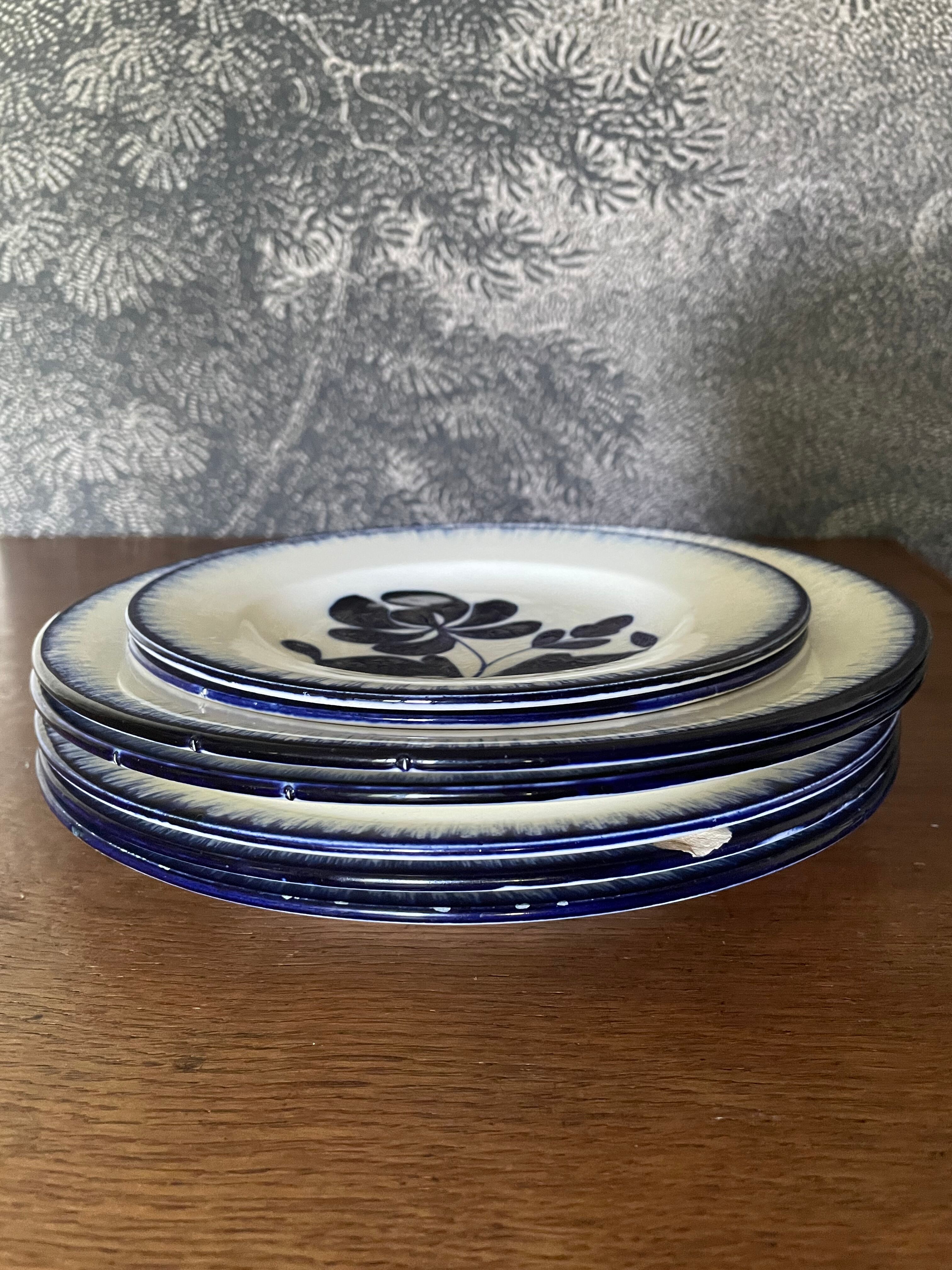 Plates model thebes salins iron earth