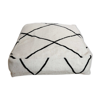 Black and white Berber ottoman cover with diamonds