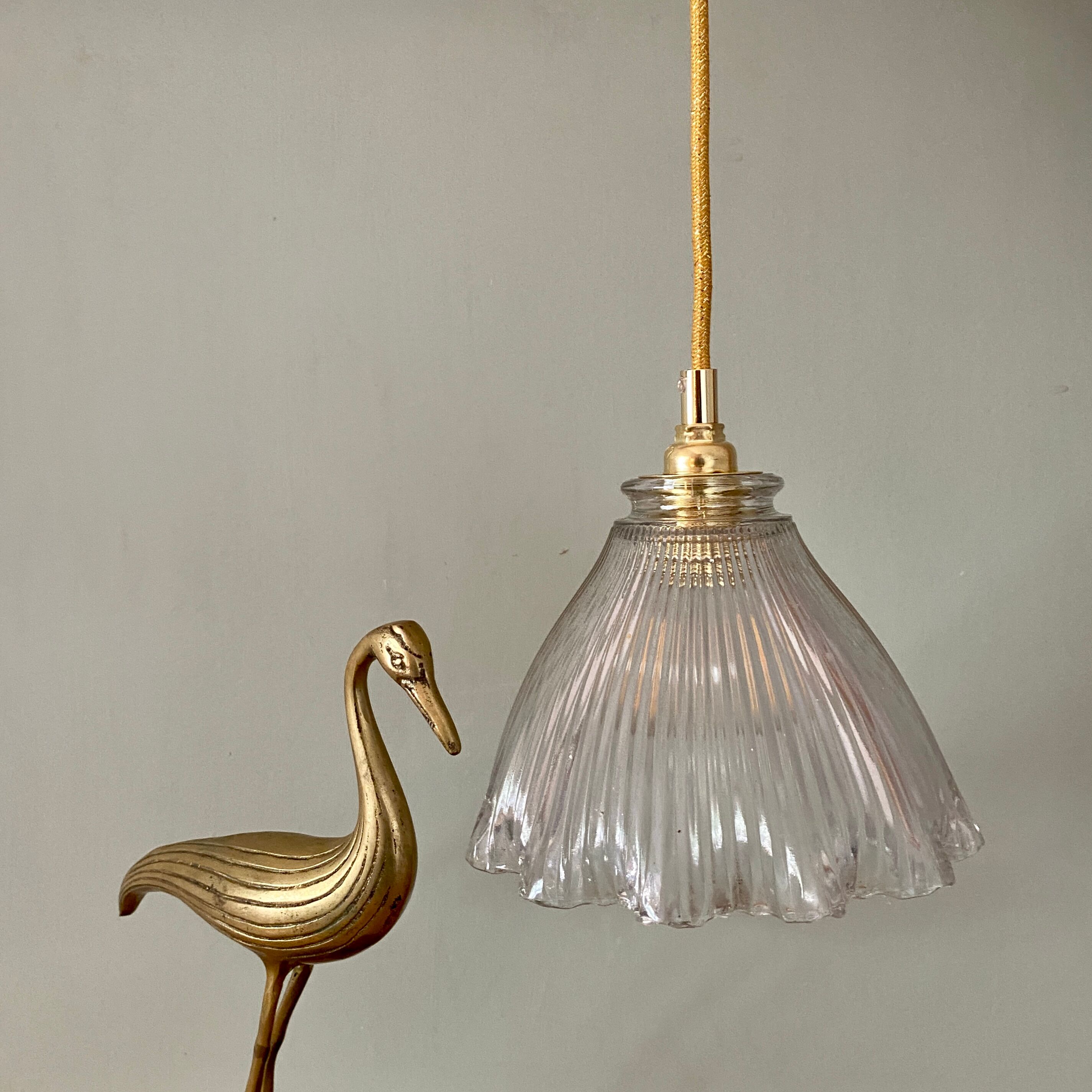 Suspension tulipe vintage en verre holophane (2)