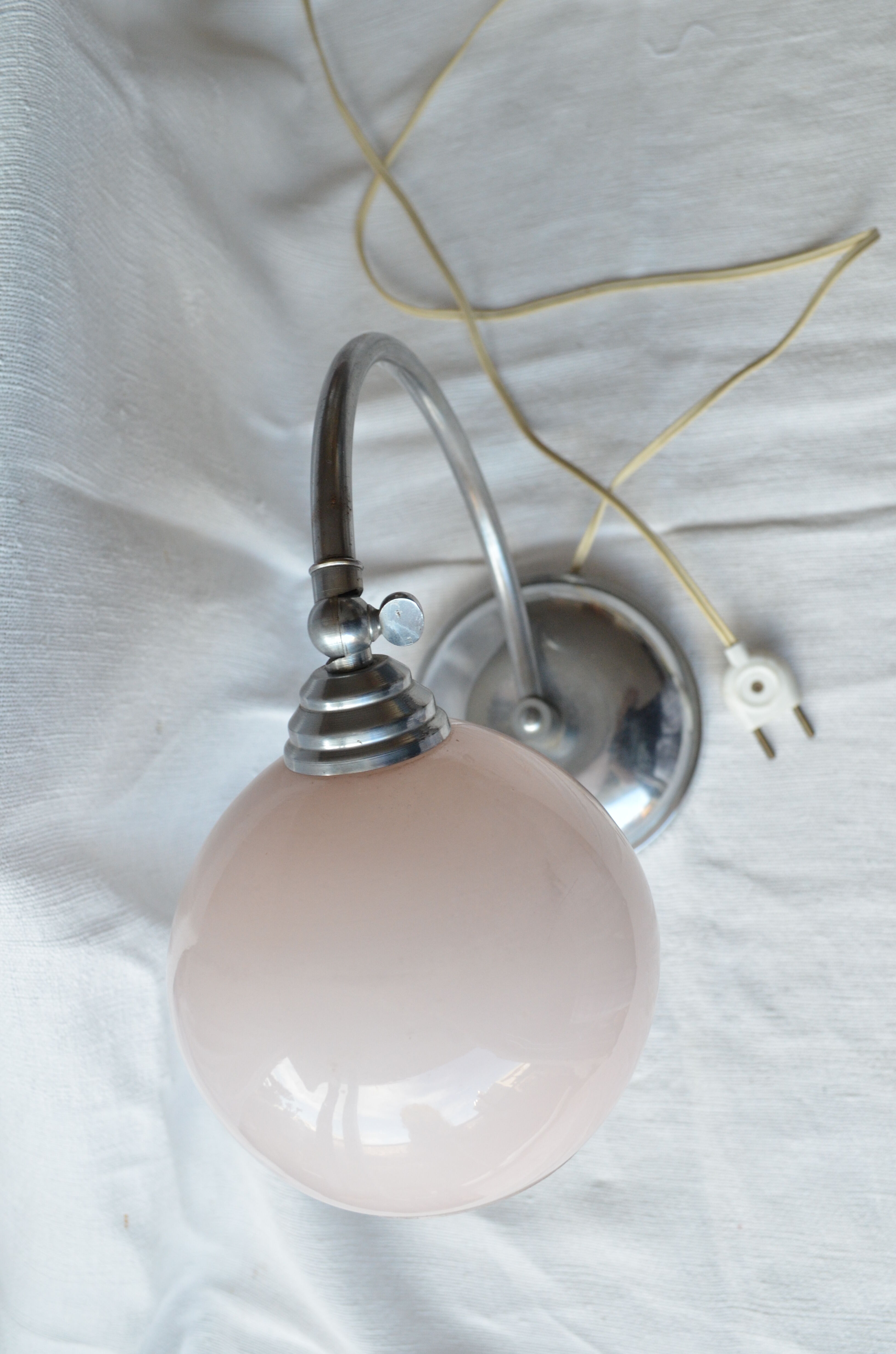 Lampe de table art déco chromée opaline rose 1930