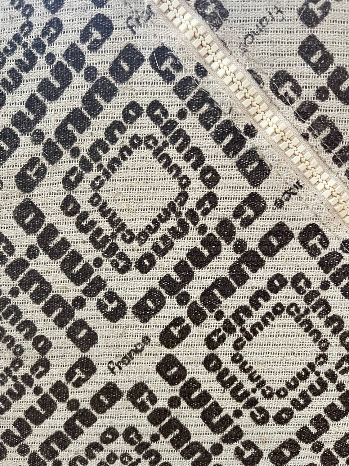 Chauffeuse Plumy Annie Hiéronimus pour Cinna