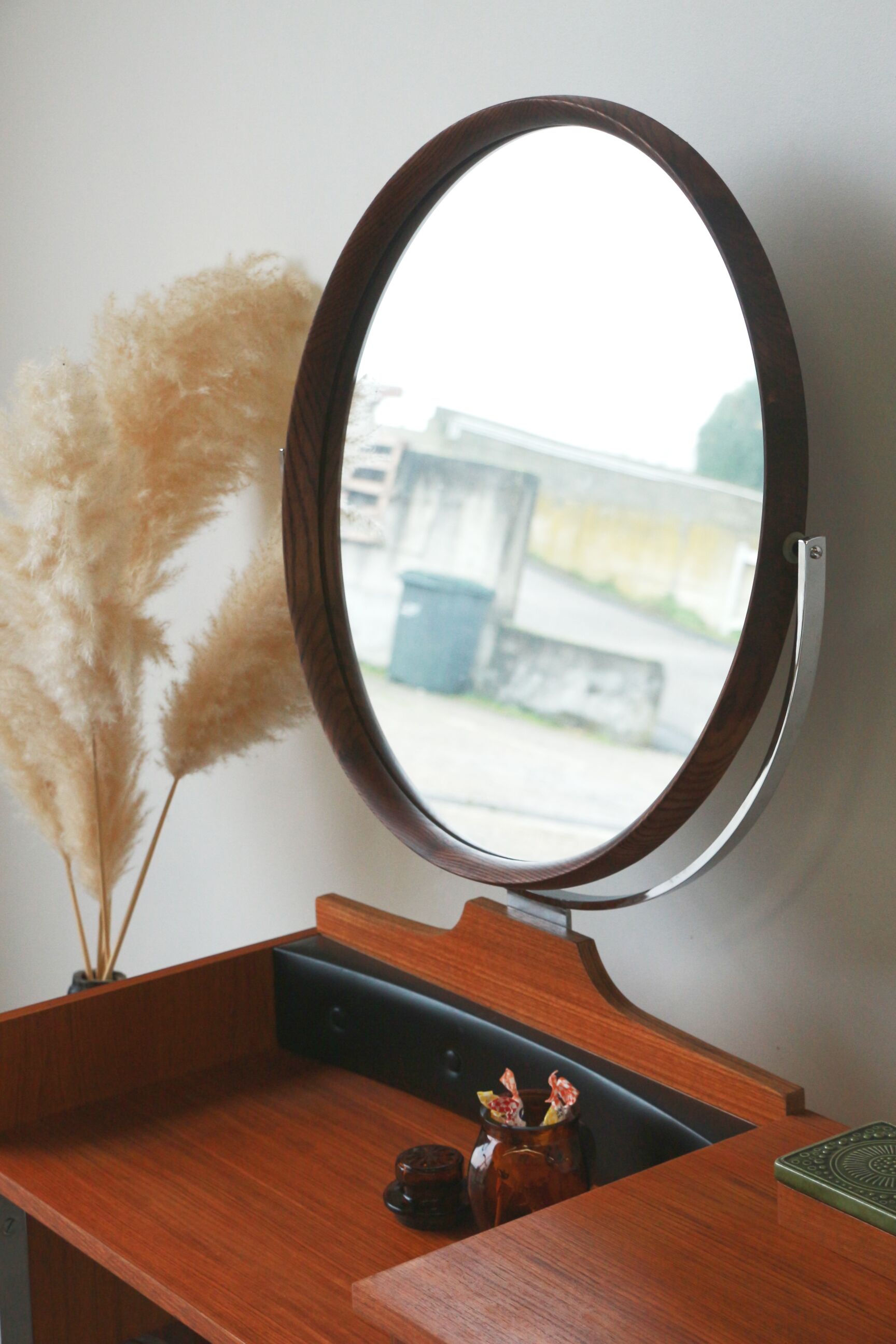 Dressing table - round mirror - 60s