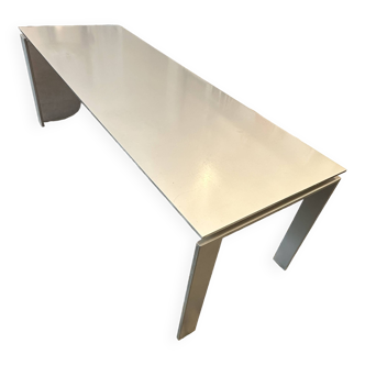 Kartell oven table (medium)