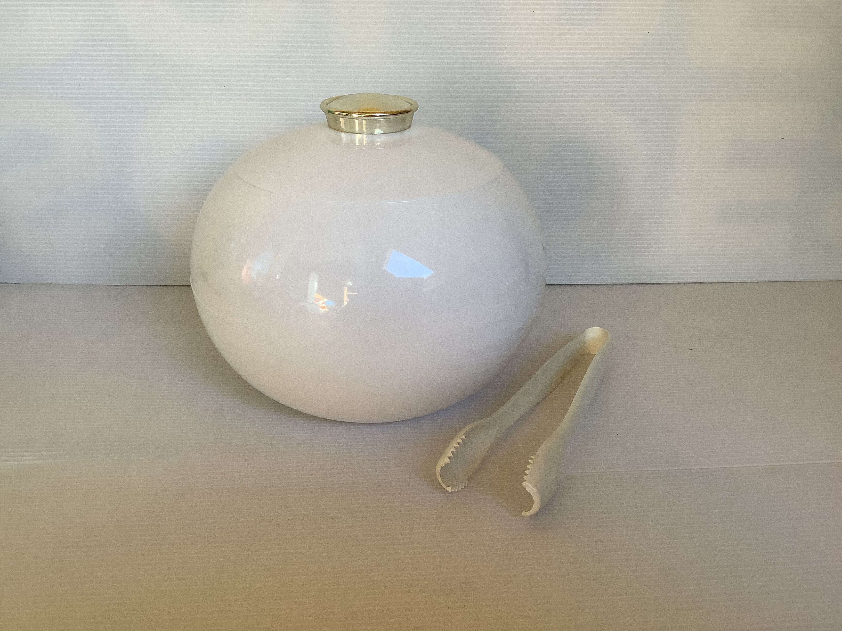 Old white ball ice bucket