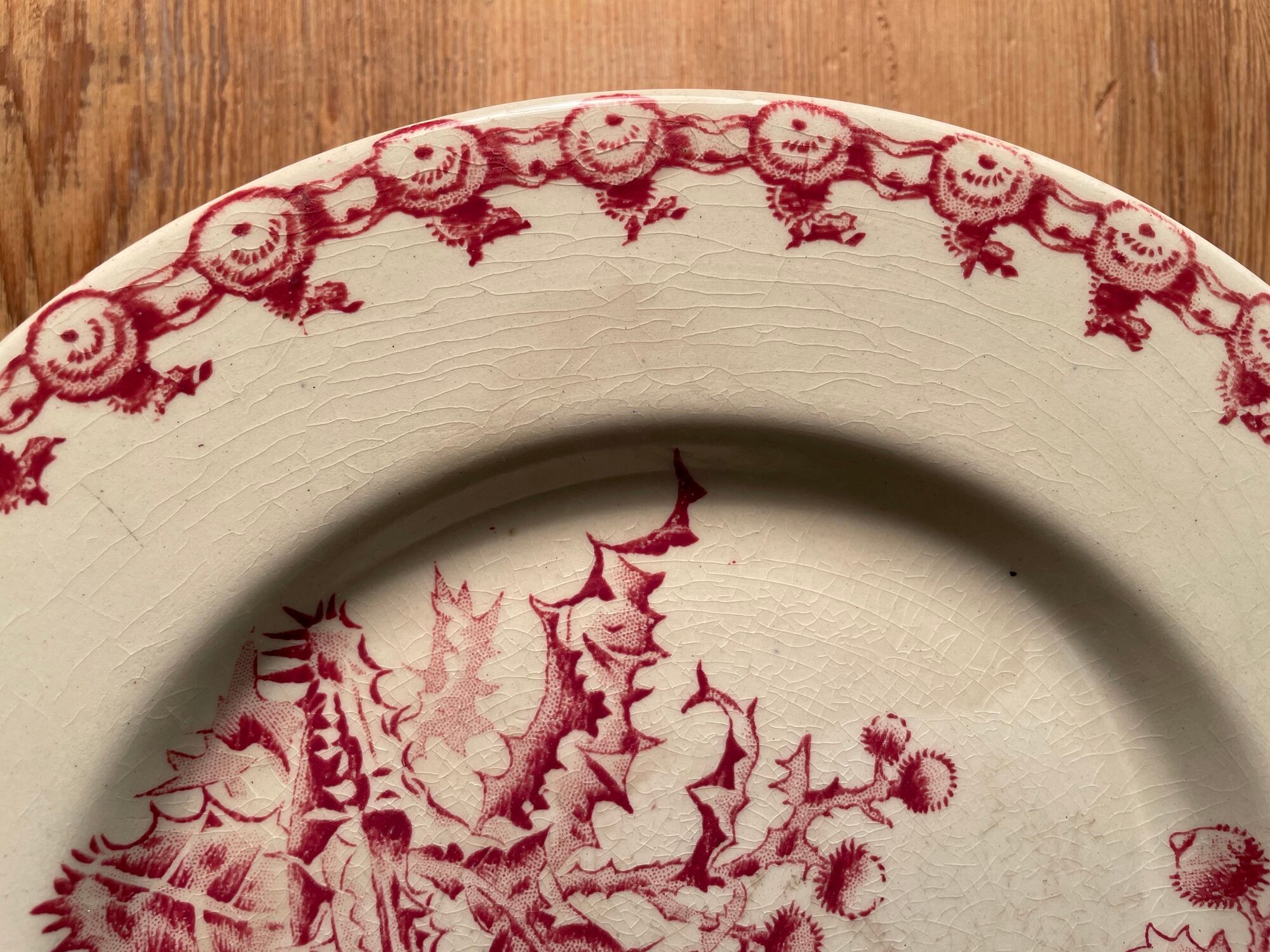Compotier Terre de Fer XIXth opaque porcelain of Gien, model Chardons