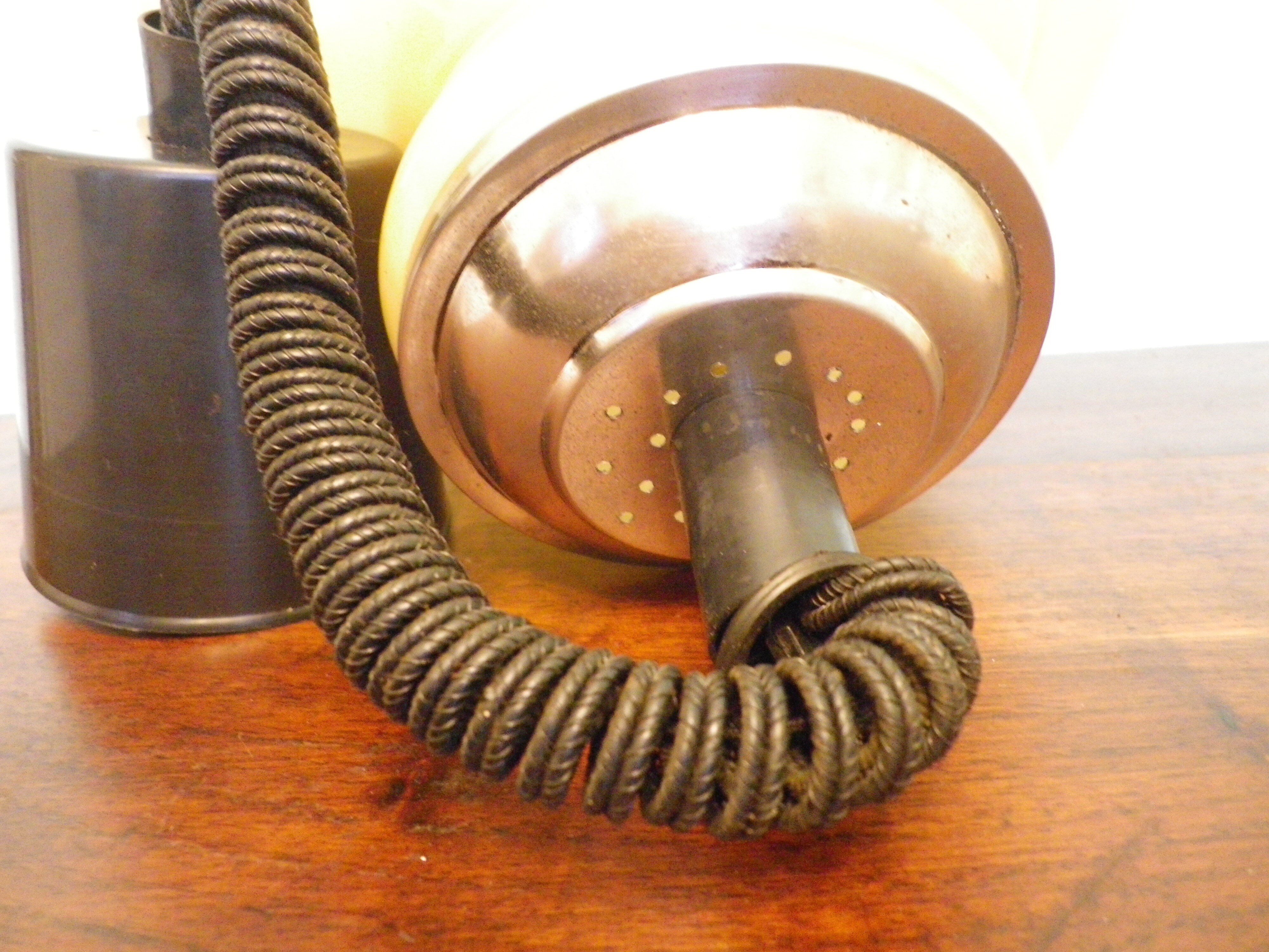 Suspension up and down, opaline lampshade, chrome metal, volvit system