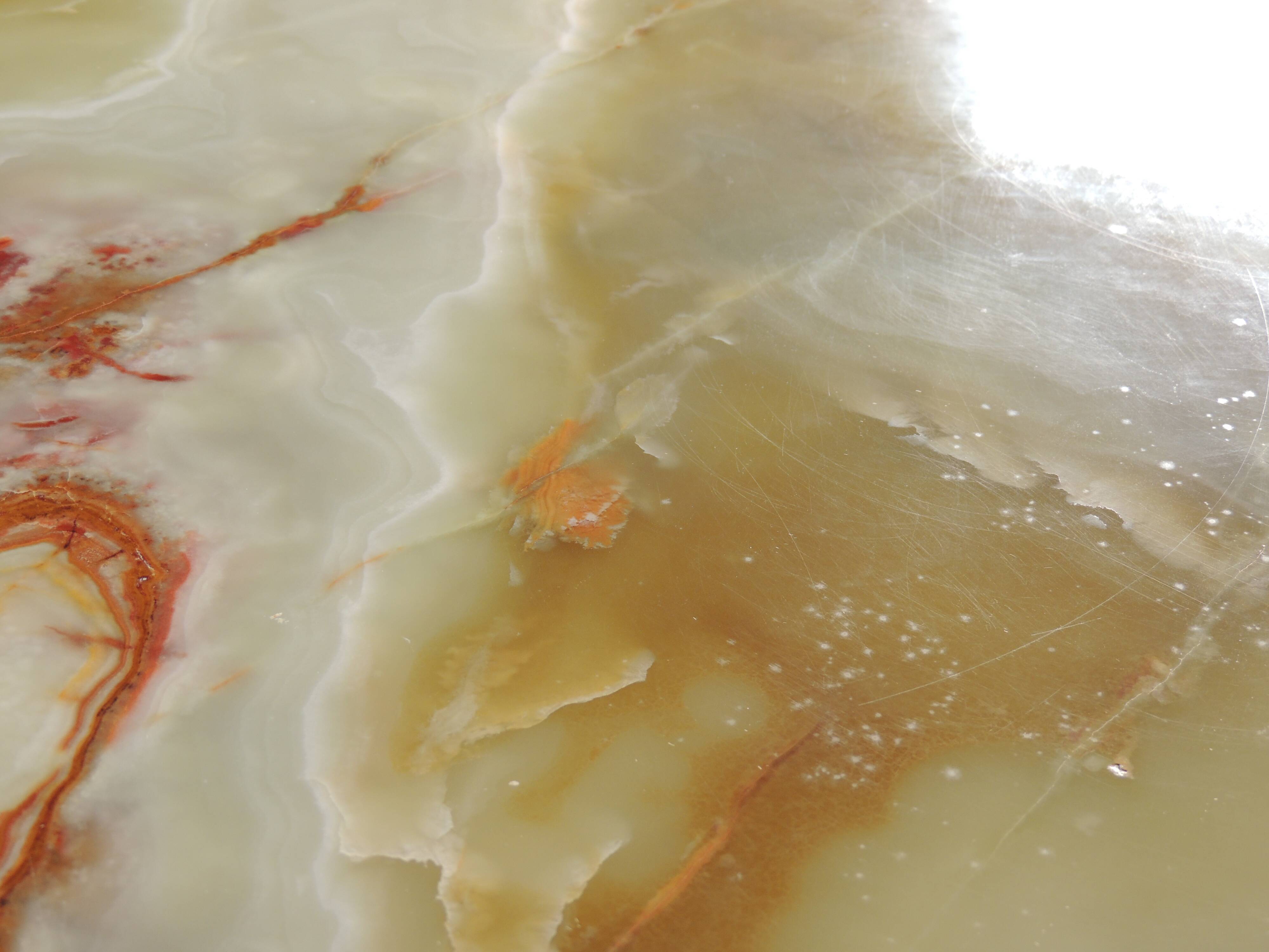 Table basse rode de salon marbre onyx et bronze