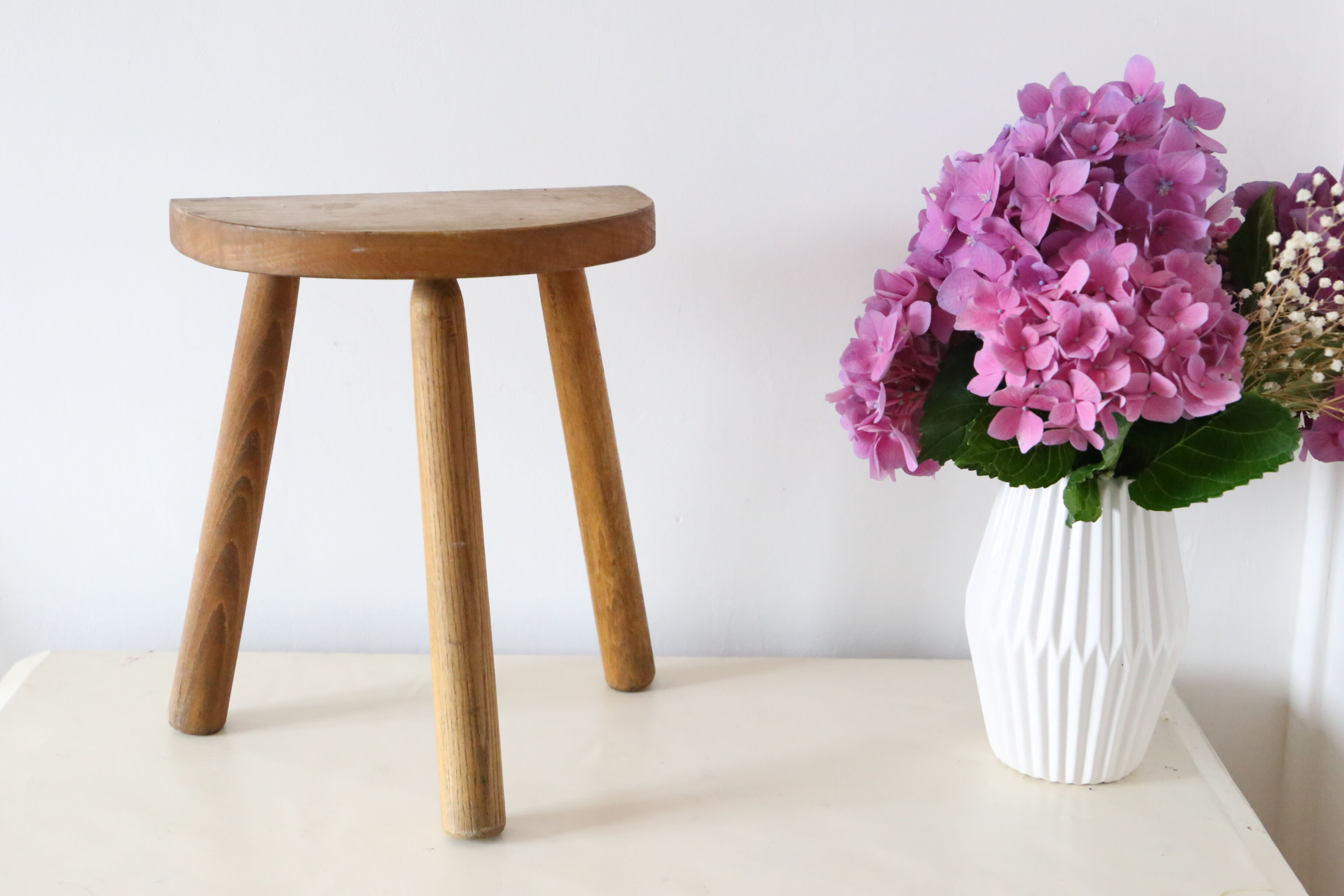 Farm tripod stool