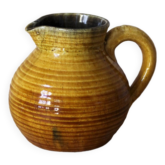 Accolay ceramic pitcher