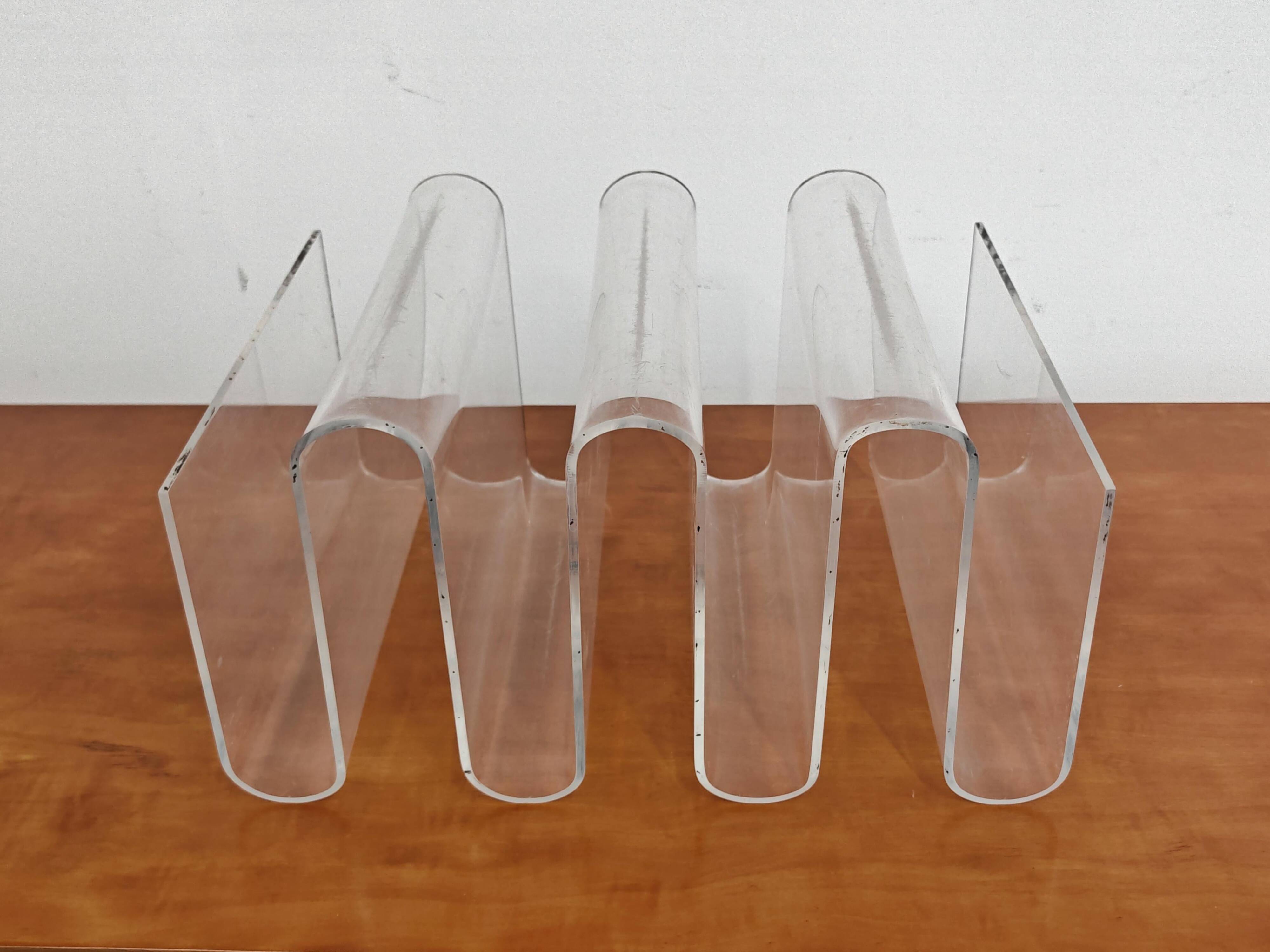 Sculptural range of Mid Century Modern in plexiglass from the 1970s.