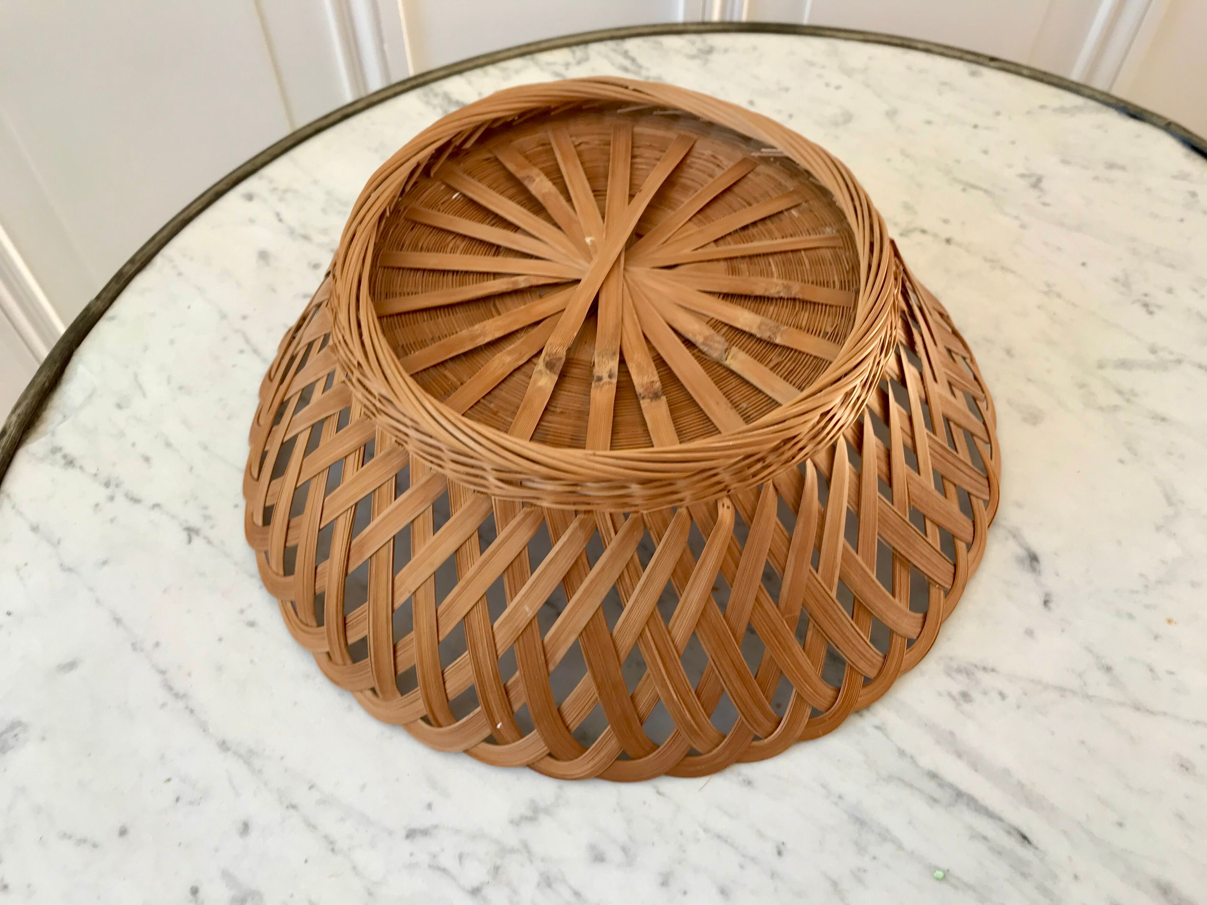 Round wicker basket 70s