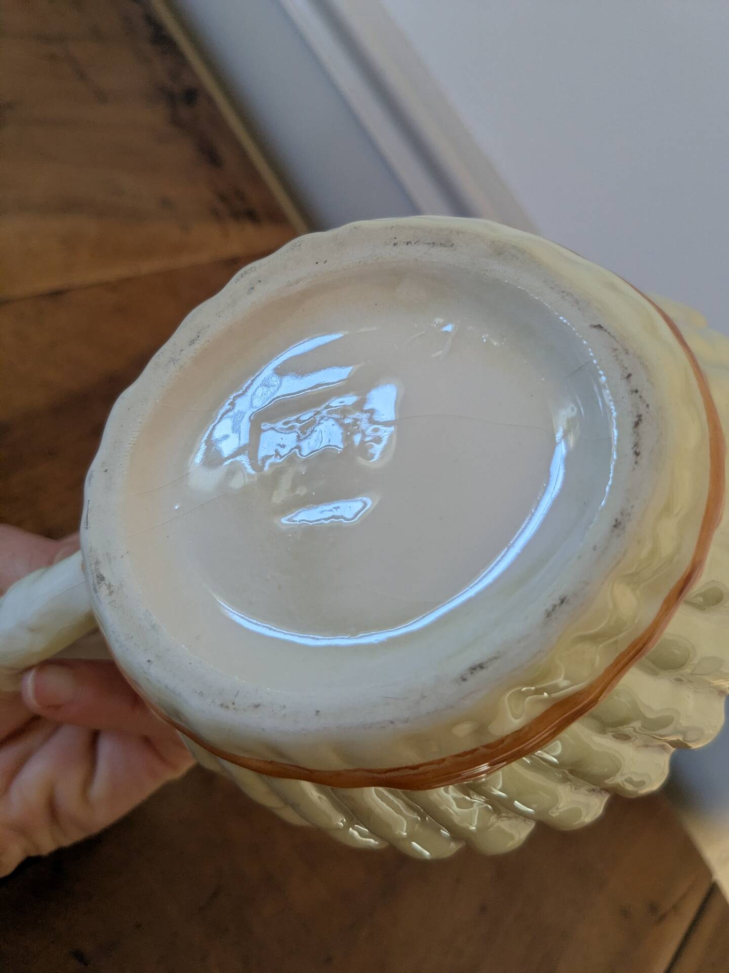 Gravy boat in slipware