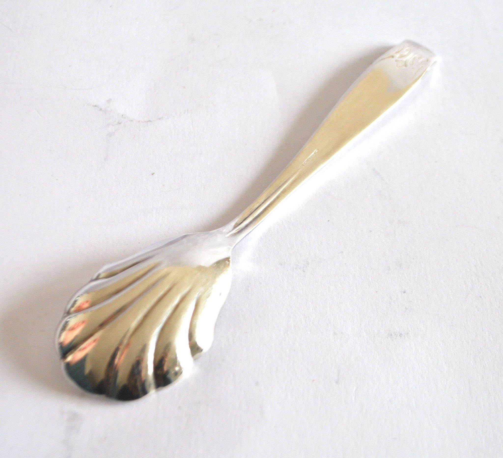 Cuillère à sucre vintage en métal argenté Gulden Alsace, décor coquille