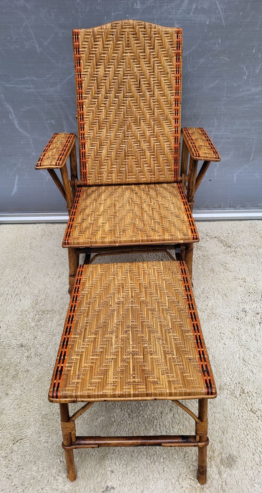 Riviera chaise longue • Art Deco • red and black rattan