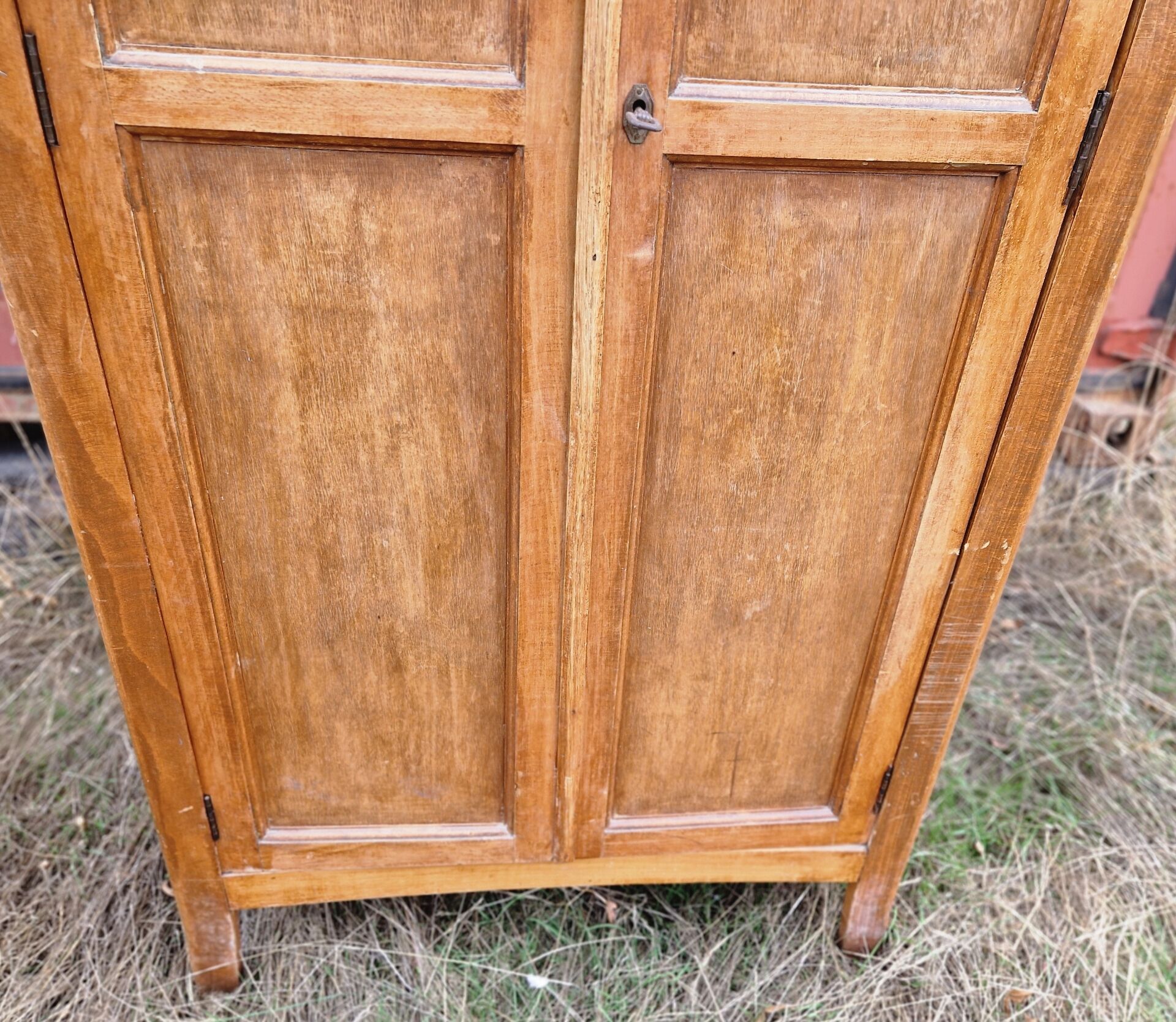 Armoire parisienne