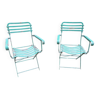 Paire de chaises de jardin en fer peint vieilli du milieu du siècle