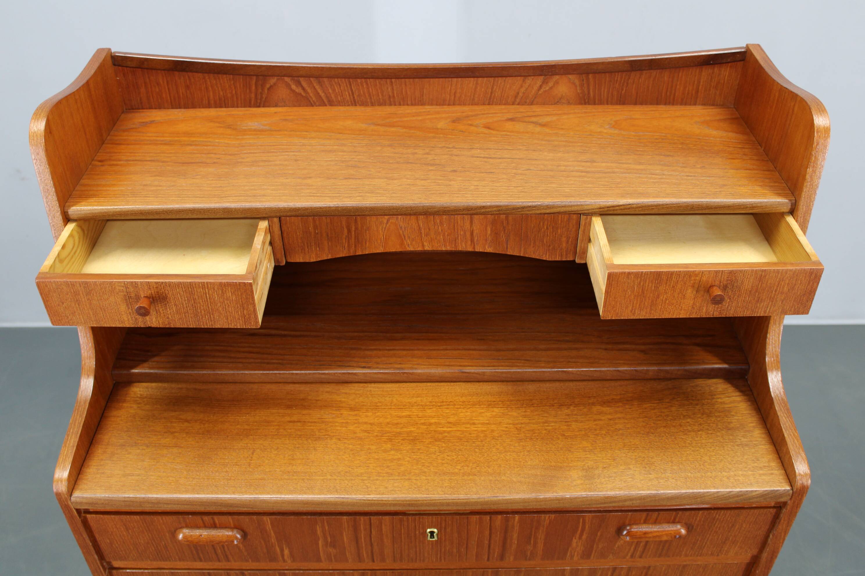 Meuble de salle de bain/bureau danois en teck restauré, avec miroir et bureau coulissant, années 1960