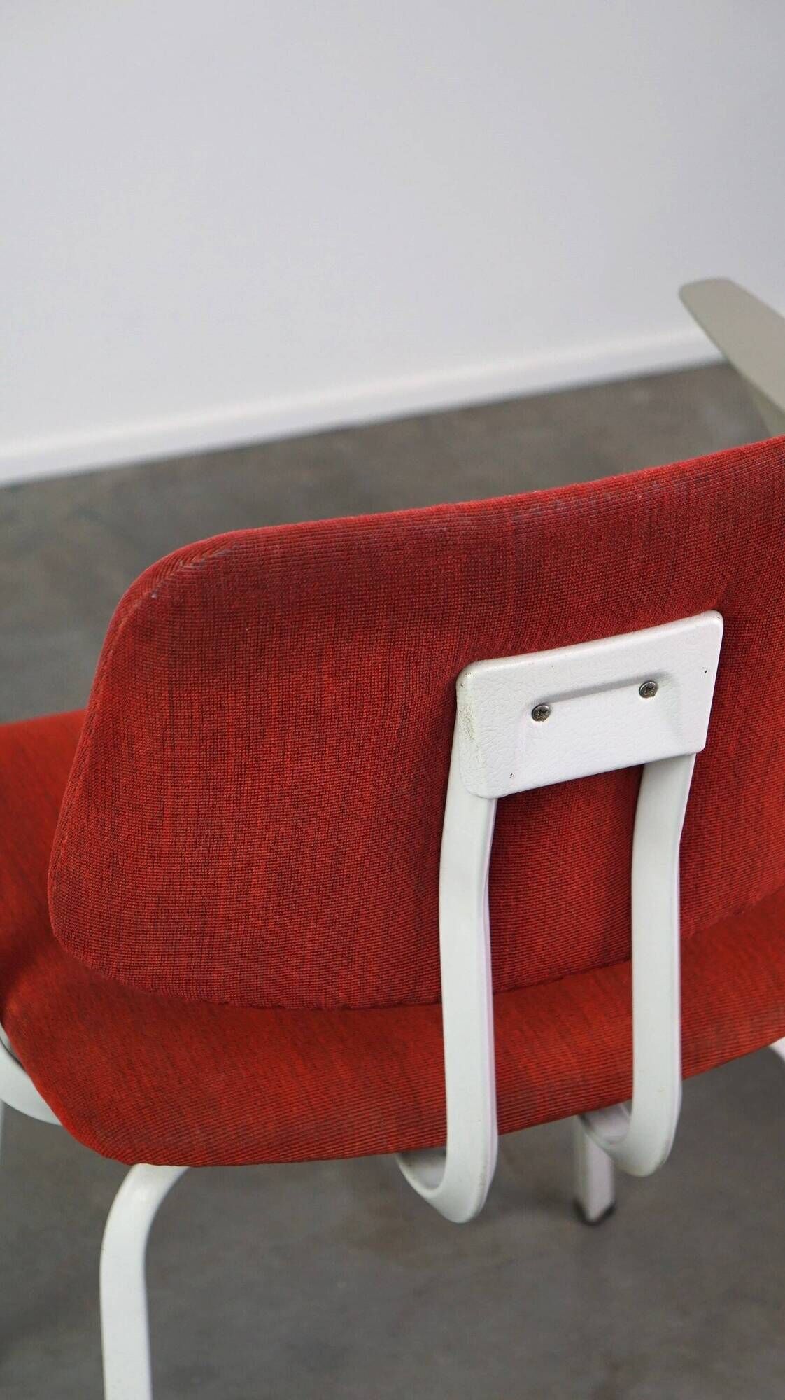 Vintage design chair by Friso Kramer for Ahrend de Cirkel from the late 1960s