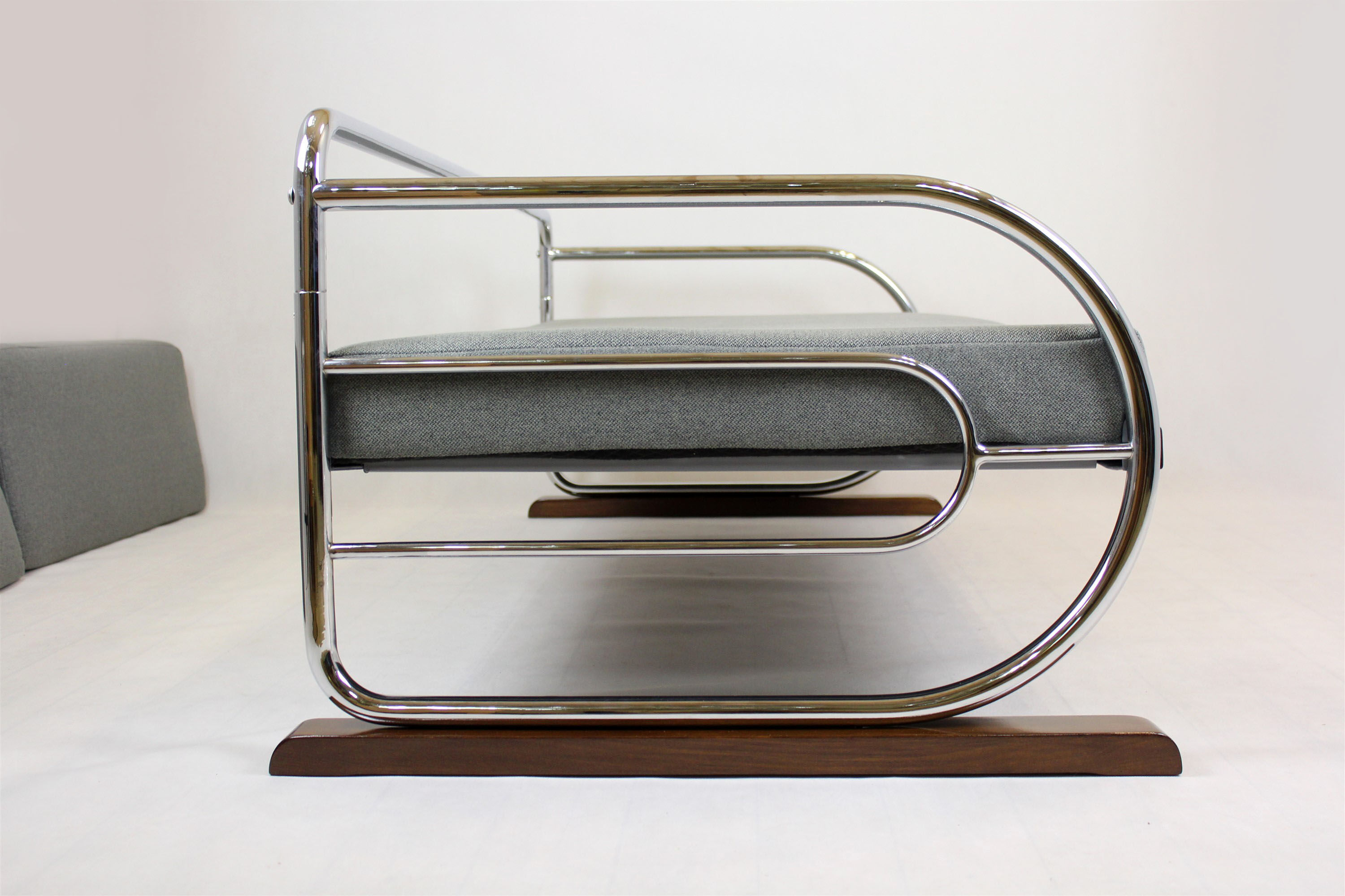 Bauhaus tubular chromed steel sofa from Hynek Gottwald, 1930s