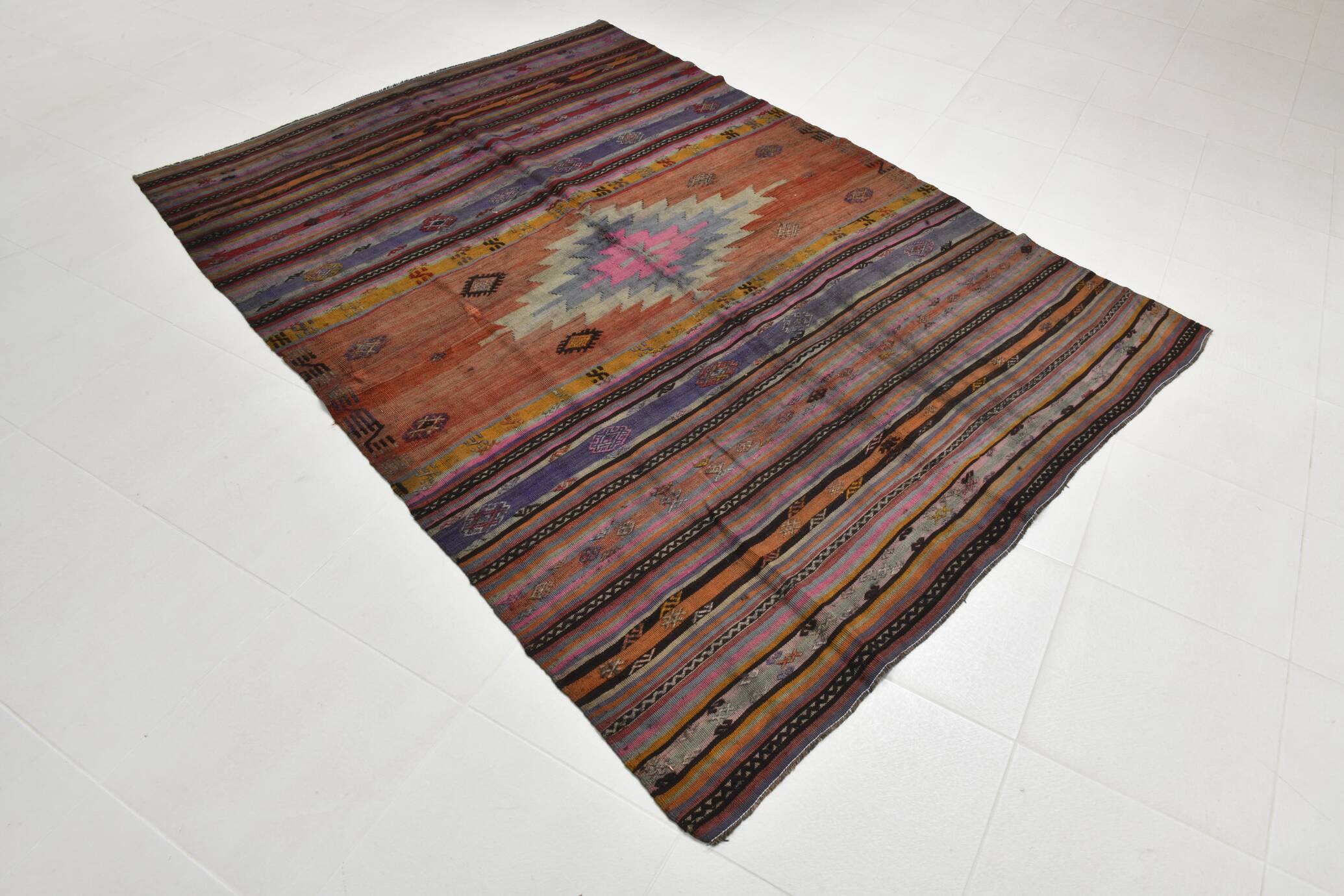 Tapis Kilim Anatolien Vintage – Rayures Ethniques, Tissé Main , 176x242 Cm