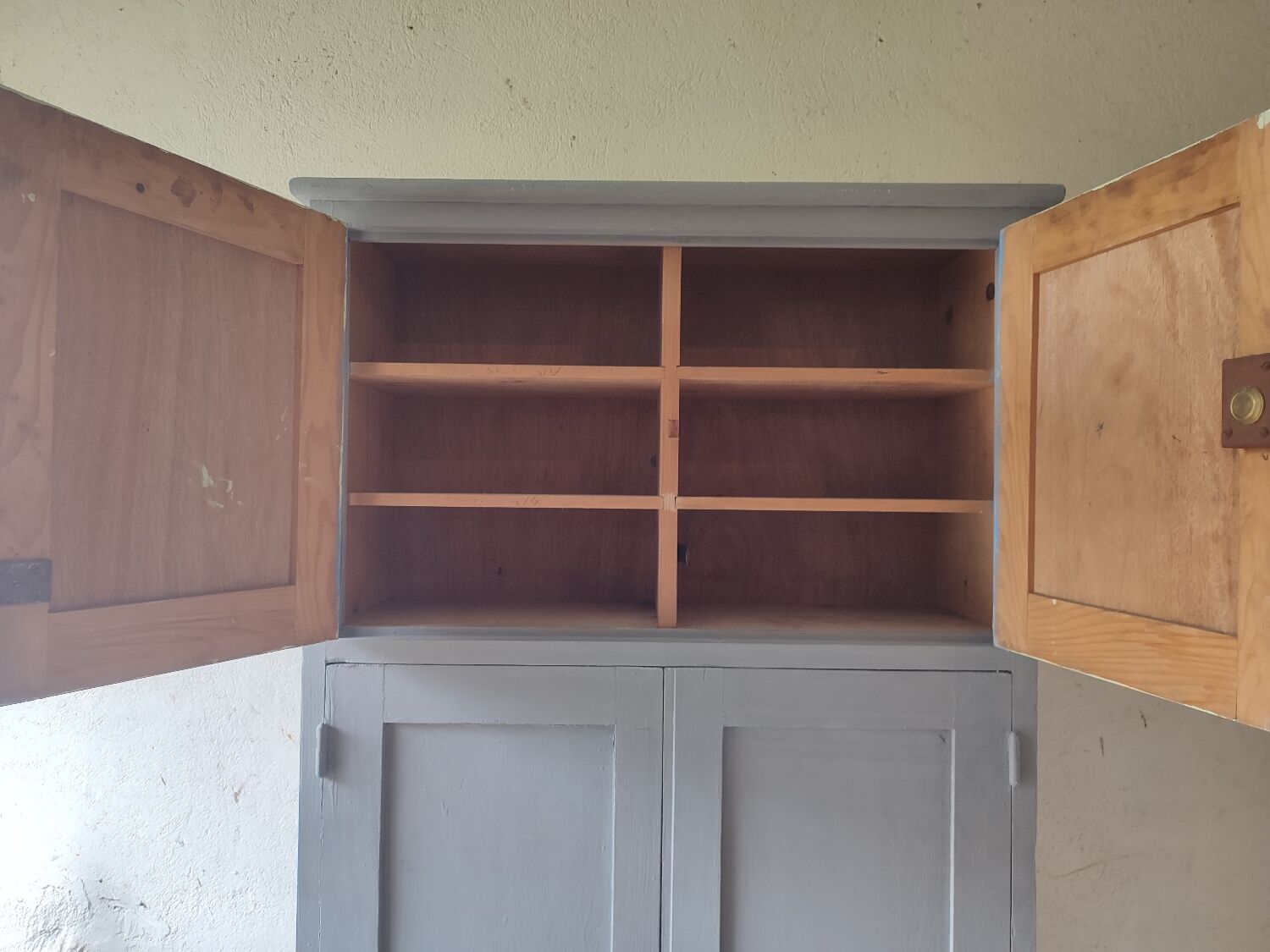 Armoire parisienne