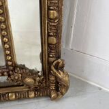 Miroir a parecloses de style Louis XVI en bois et stuc doré XIX siècle