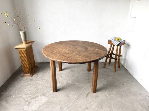 Brutalist round table in solid oak, 1950s.