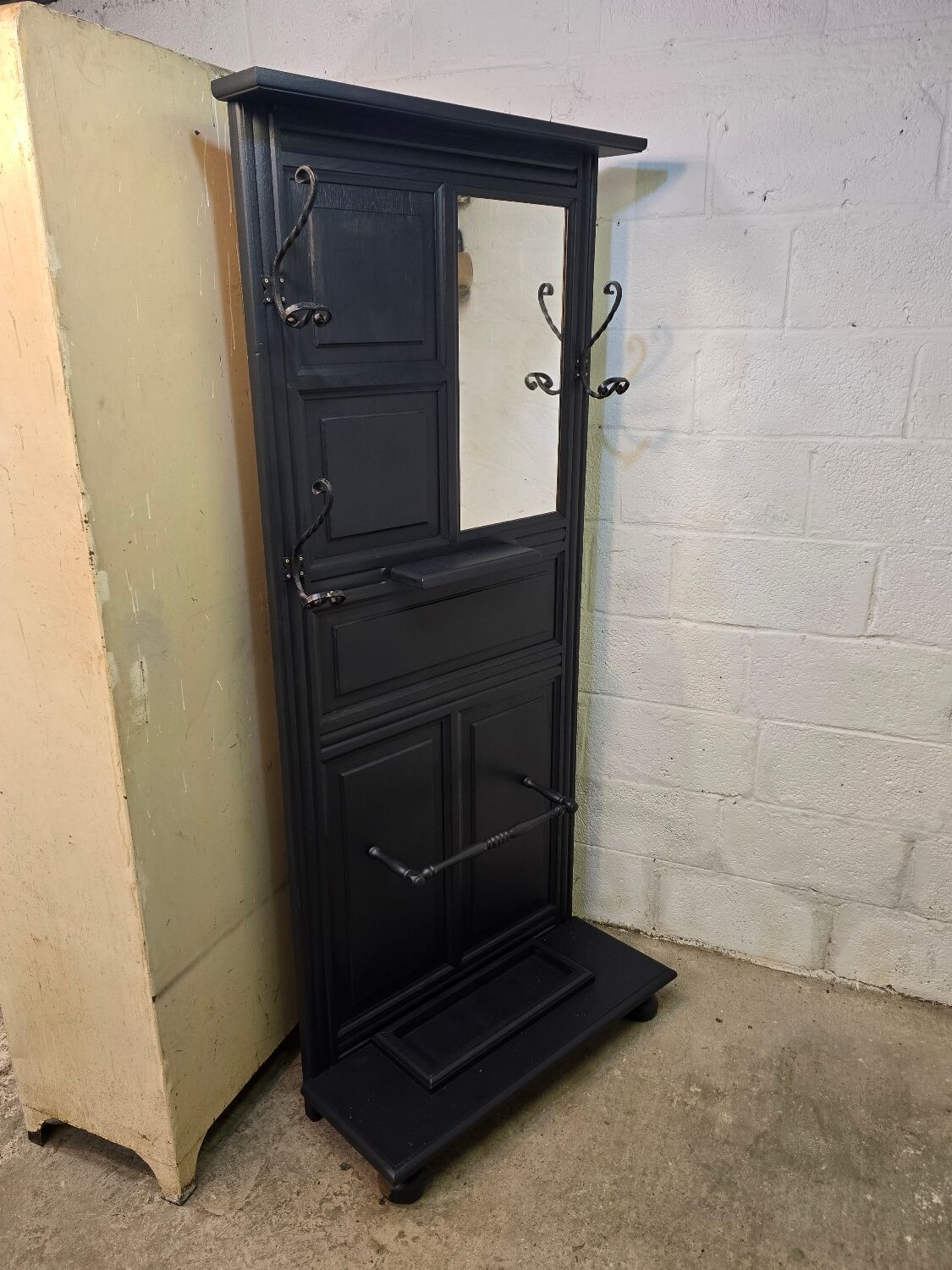 Entrance hall from around 1930 repainted