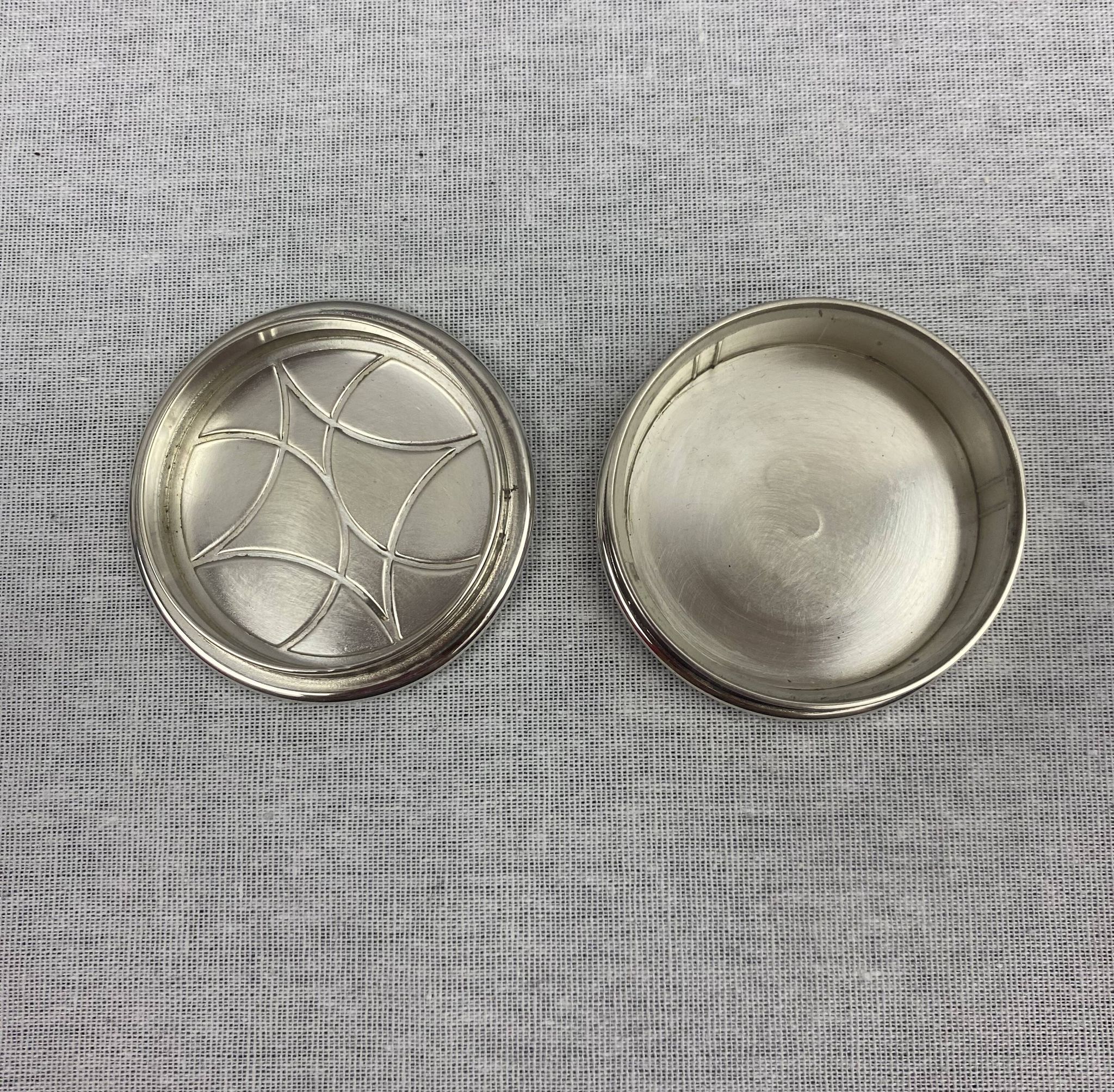Christofle black talisman - pillbox powder box round lacquer box china silver metal tbe