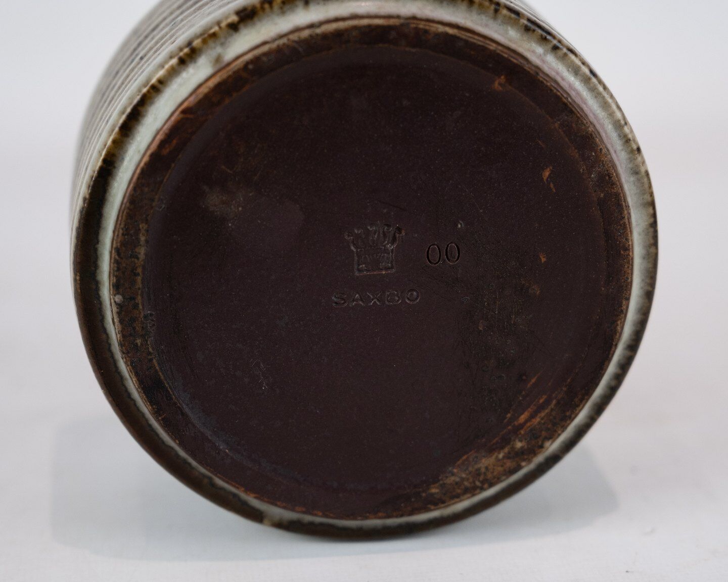 Ceramic jar in dark colours by Saxbo