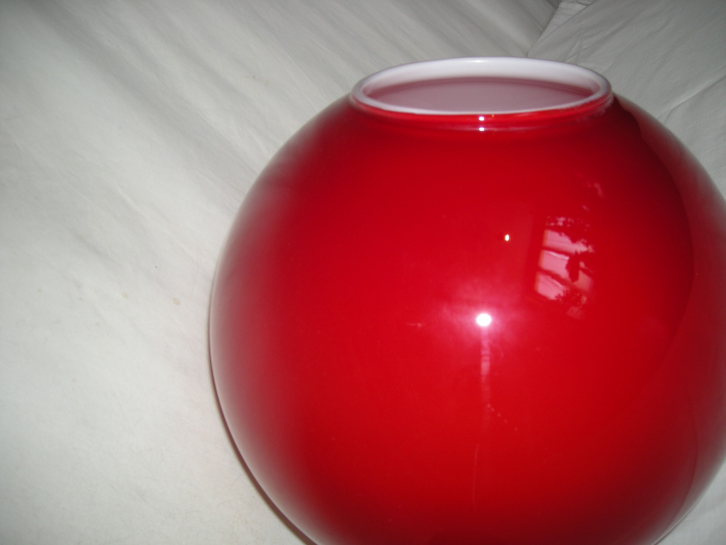 Opaline spherical suspension from the 60s - 70s