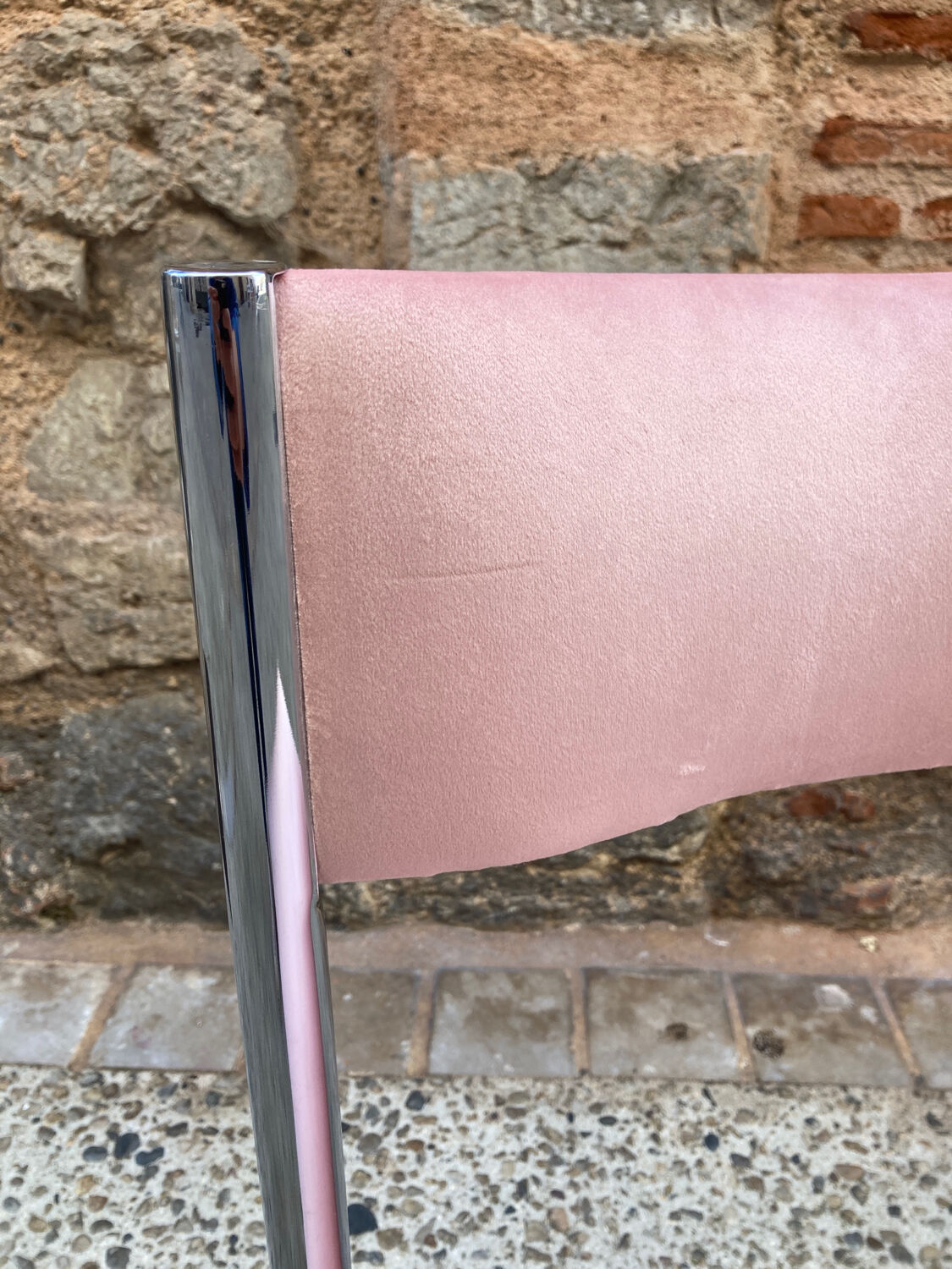 Chaise chrome et velours rose